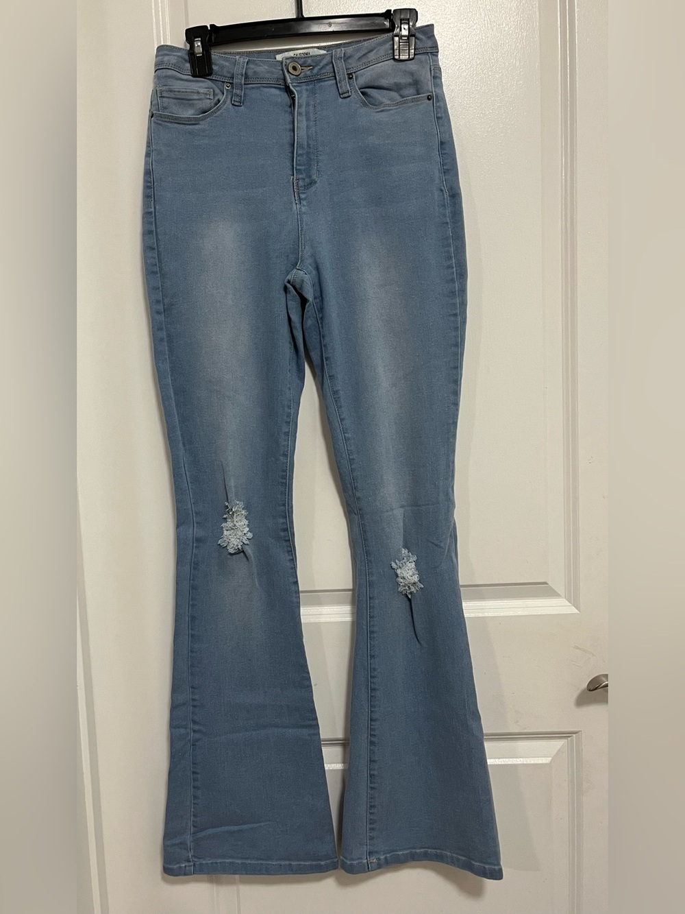 California Vintage Light Wash Distressed Flare Jeans Size 11/30 - Picture 2 of 9